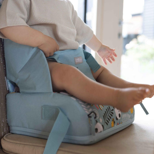 Nuby Sitzerhöhung Baby, wasserdicht mit Tasche mehrfarbig